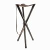 Januel – Siège Trépieds Ance – Pieds Bois – Assise Cuir – Hauteur 90cm – Loisirs Nature Outdoor Camping Chasse Pêche Bushcraft – Marron – avec Bretelle – Solide et Durable Taille Unique