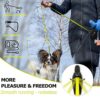 BLUZELLE Laisse pour Chien Grands jusqu'à 50kg, 8m Longue Longe Chien, Enrouleur de Sangle avec Jaune Bande Lumineux et Mousqueton 360° Métal, Frein de Rétraction, Poignée Ergonomique, Noir